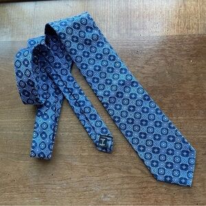 Robert Talbott Blue Geometric Medallion Patterned Handsewn Silk Tie 3 3/8" X 59"
